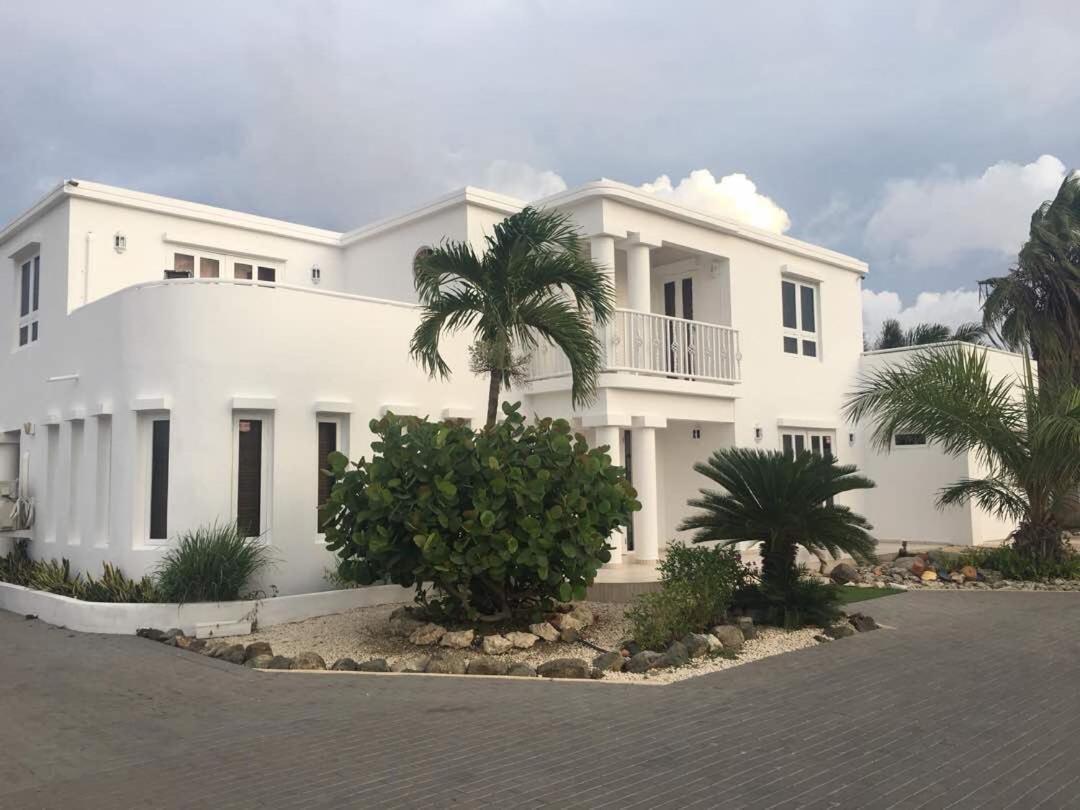 Genesis Apartments Palm Beach Exterior foto