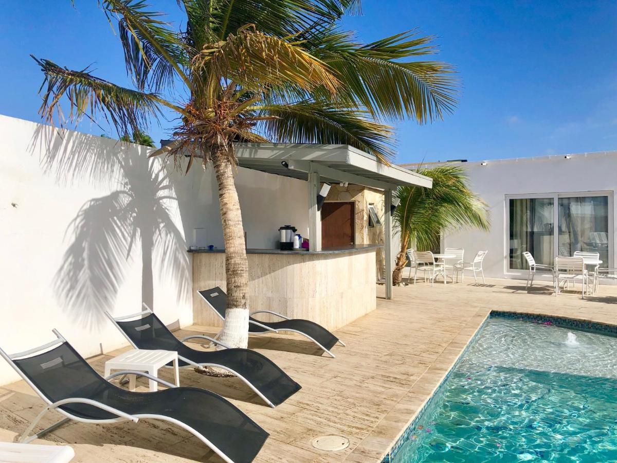 Genesis Apartments Palm Beach Exterior foto